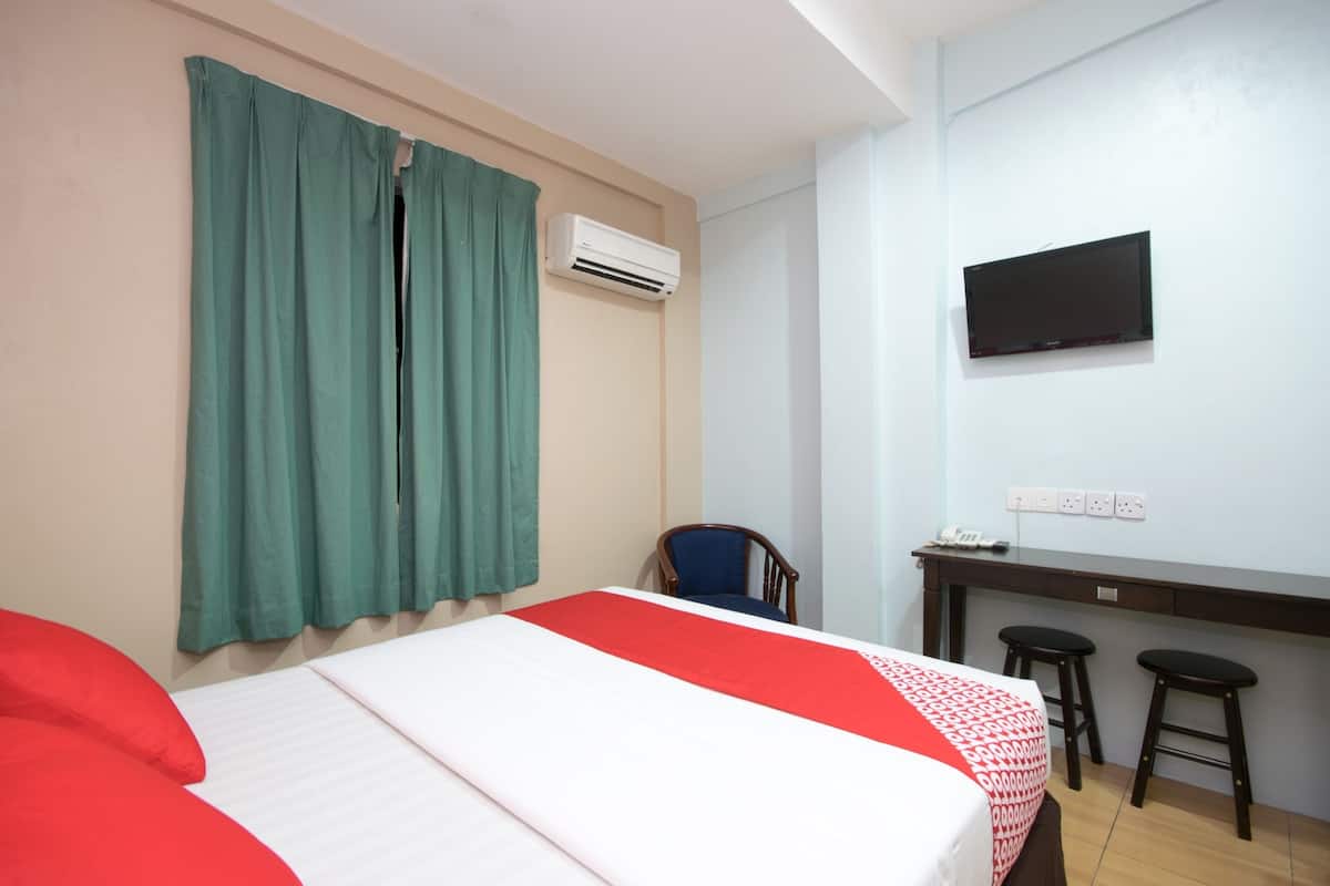 Standard-Doppelzimmer, 1 Queen-Bett | Schreibtisch, schallisolierte Zimmer, kostenloses WLAN, Bettwäsche