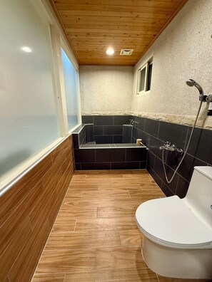Deluxe Quadruple Room - Mei Zhi Lin Holiday Homestay (Guoxing)