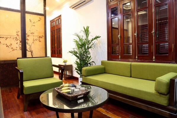 Apartment, 1 Bedroom | Living area | Smart TV