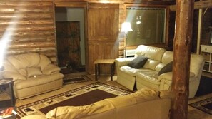 Living area - Northwest Territory Coach House (Athens)
