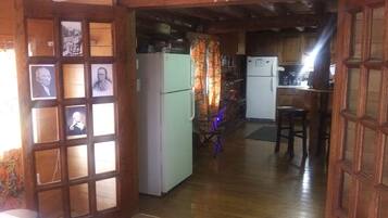 Fridge, microwave, oven, coffee/tea maker