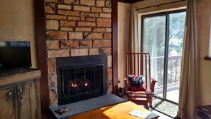 Interior - Beautiful views and easy walk to the lifts..... (Angel Fire)