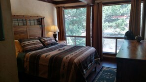 1 bedroom, iron/ironing board, free WiFi, bed sheets - Beautiful views and easy walk to the lifts..... (Angel Fire)