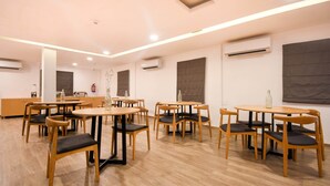 Unclassified image, 3 of 28, button - OYO Townhouse 201 Heera Holiday Inn (Kolkata)
