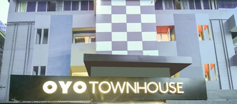 OYO Townhouse 201 Heera Holiday Inn
