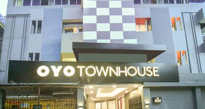 OYO Townhouse 201 Heera Holiday Inn