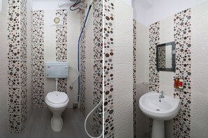 Shower - OYO Flagship 22724 Hotel Shanavi Chinar Park (Barasat)