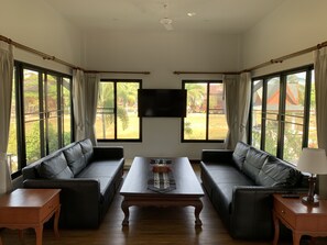 Classic-Villa | Wohnbereich | LCD-Fernseher