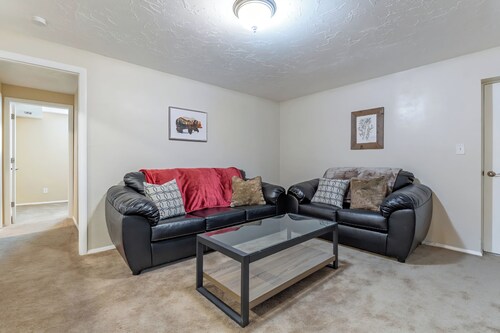 Cozy Newly Remodeled Basement Apartment