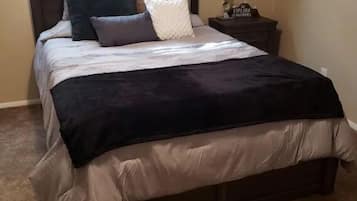 1 habitación, tabla de planchar con plancha, wifi gratis y ropa de cama