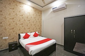 Room - OYO Flagship 35972 Kashish Hotel Sohna Rd Sector 23 (Faridabad)