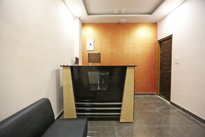 Lobby - OYO Flagship 35972 Kashish Hotel Sohna Rd Sector 23 (Faridabad)