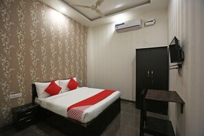 Room - OYO Flagship 35972 Kashish Hotel Sohna Rd Sector 23 (Faridabad)