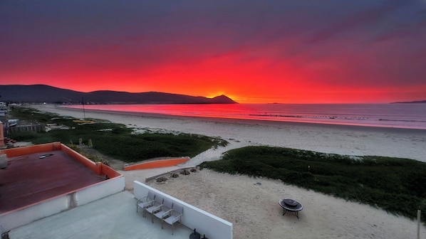 Plage, chaises longues