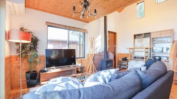 Private Vacation Home | Living room | 42-inch flat-screen TV with digital channels, TV, fireplace