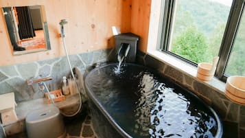 Private Vacation Home | Bathroom | Separate bathtub and shower, spring water bathtub, free toiletries