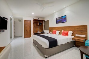 In-room safe, desk, soundproofing, iron/ironing board - Arunaa Inn Airport Hotel, Chennai (Chennai)