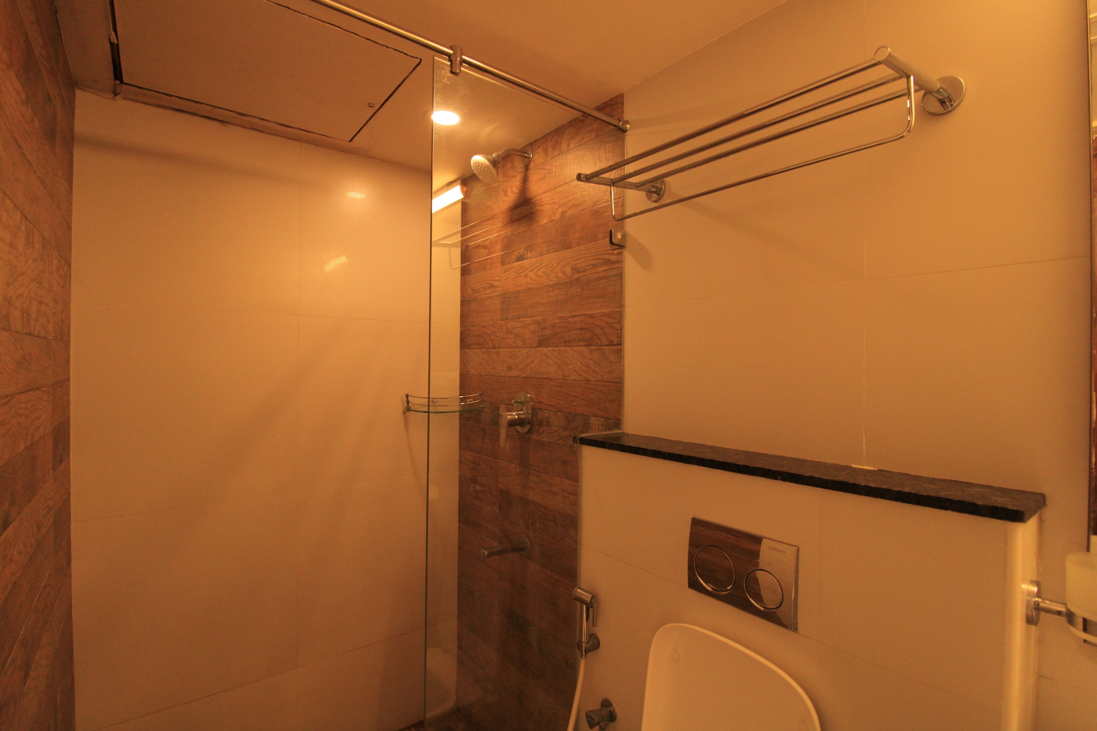 Classic Room | Bathroom | Shower, towels