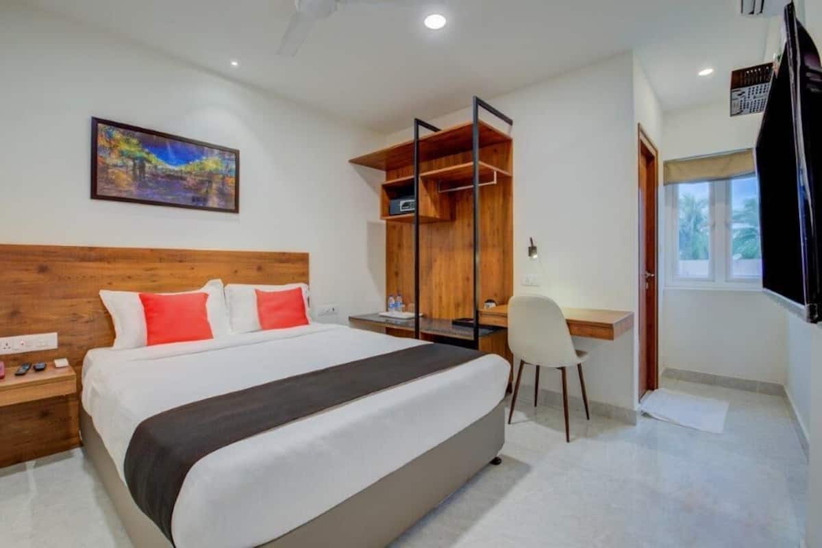 In-room safe, desk, soundproofing, iron/ironing board
