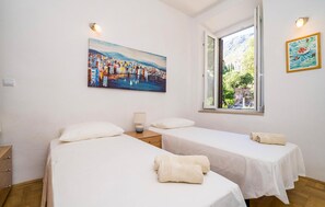 2 bedrooms, iron/ironing board, free WiFi, bed sheets - Nice home in Donje Obuljeno (Donje Obuljeno)