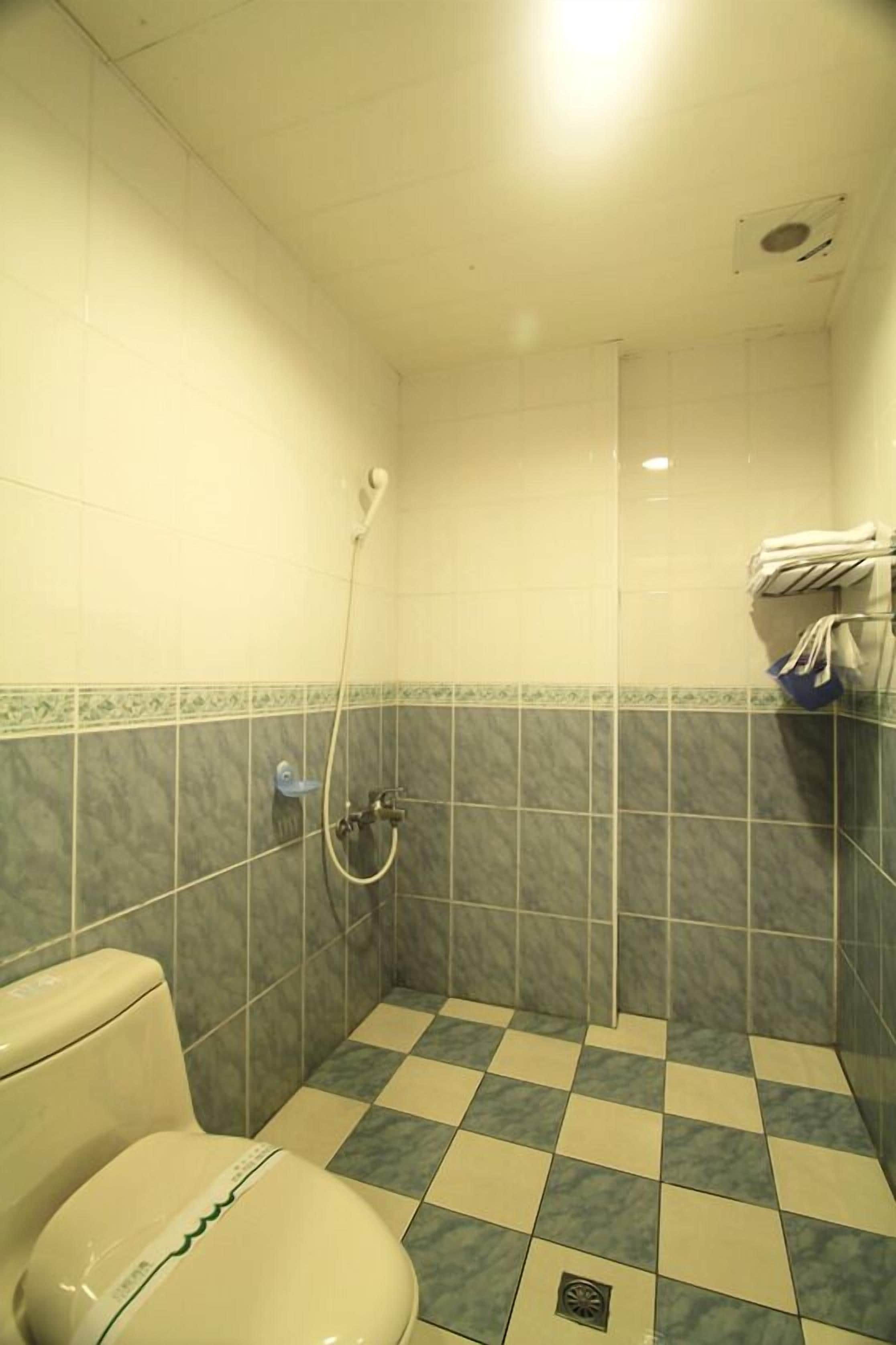 Quadruple Room | Bathroom