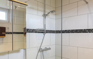 Combined shower/tub