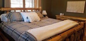 4 bedrooms, WiFi, bed sheets - Exclusive 4 Bedroom Home on 10 Acres, Hot Tub, Pond in Heart of Trail System (Dunbar)