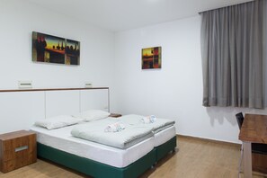 Standard Room | Desk, blackout drapes, soundproofing, free cribs/infant beds - HI Maayan Harod Hostel (Gilboa)