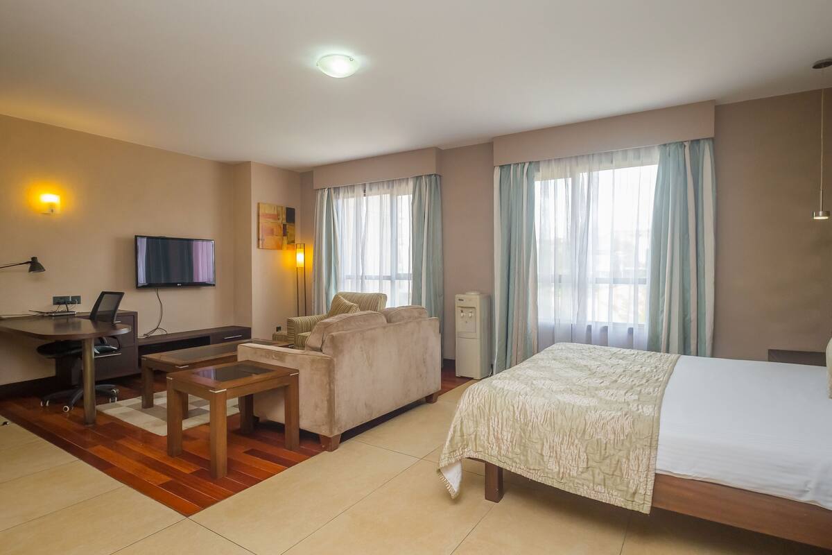 Comfort Studio | 6 bedrooms, desk, WiFi (free), bed sheets