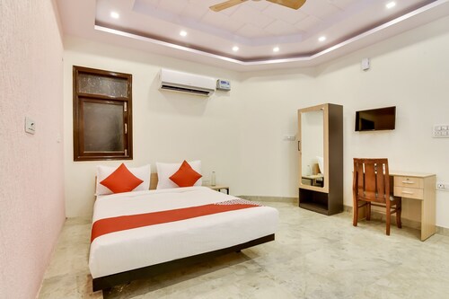 OYO Flagship 40765 Ashoka Residency Govindpuri