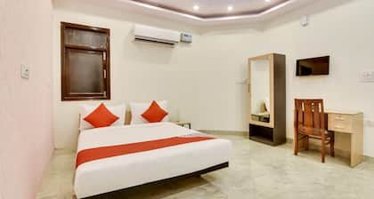 OYO Flagship 40765 Ashoka Residency Govindpuri