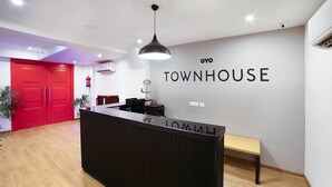 Lobby - OYO Townhouse 179 Daffodils Sector 52 (Gurugram)