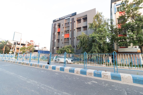 Pool - OYO Townhouse 137 Mukundapur (Kolkata)