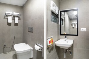 Bathroom - OYO Townhouse 137 Mukundapur (Kolkata)