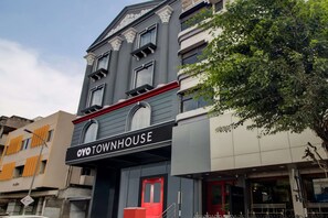Exterior - OYO Townhouse 218 Shine Gandhibagh (Nagpur)