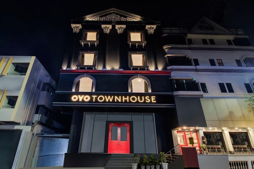 OYO Townhouse 218 Shine Gandhibagh