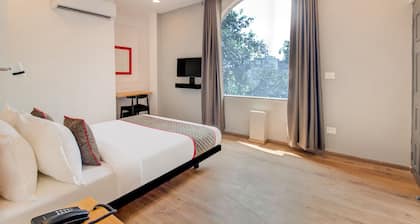OYO Townhouse 218 Shine Gandhibagh