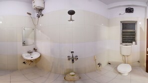 Regadera, regadera tipo lluvia, amenidades de baño gratuitas, toallas 