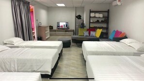 Family Room | Desk - MyPrawn Village (Tanjung Tualang)