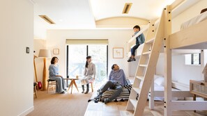 Bright Room C on the Top Floor with Two Bunk Beds | Down comforters, minibar, individually decorated, individually furnished - Riverside Lodge (Uwajima)