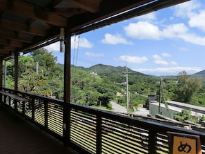 Casa básica, vistas al jardín | Vistas del balcón