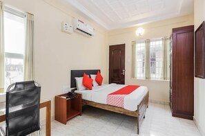 Room - OYO Flagship 48912 Chandrika Residency MG Road (Kanayannur)