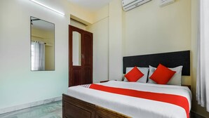 Room - OYO Flagship 48912 Chandrika Residency MG Road (Kanayannur)