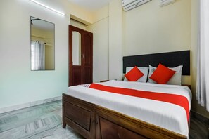 Room - OYO Flagship 48912 Chandrika Residency MG Road (Kanayannur)