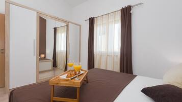 5 bedrooms, iron/ironing board, travel crib, free WiFi