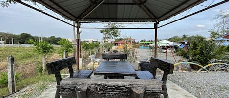 Tempat makan luar