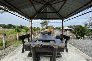 Tempat makan luar