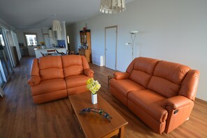 Smart-TV, DVD-Player, Bücher