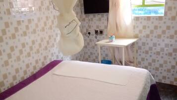 Basic Single Room | Laptop workspace, free WiFi, bed sheets