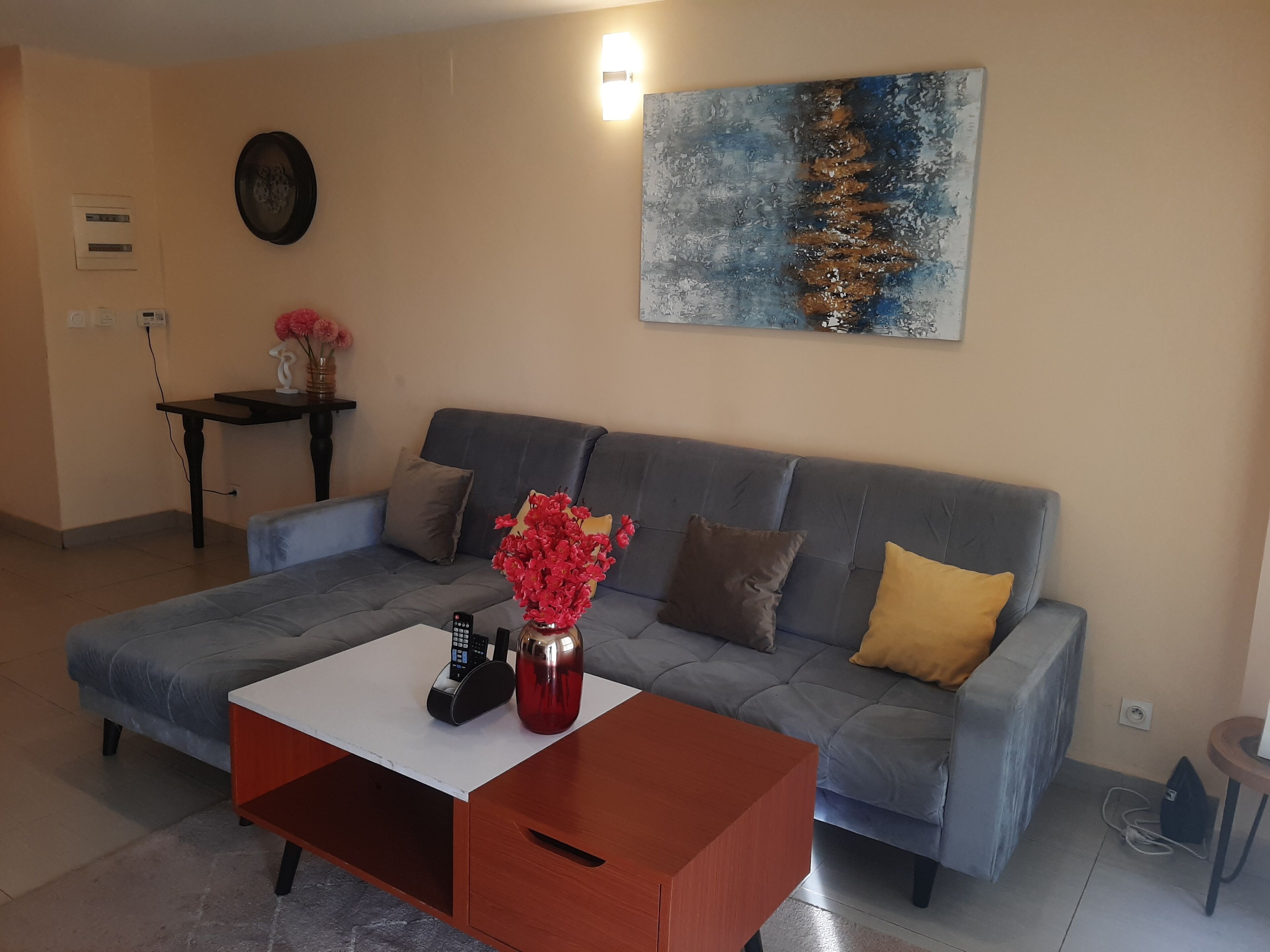 Economy Apartment, 1 Bedroom | Living area | 32-inch flat-screen TV with cable channels, TV